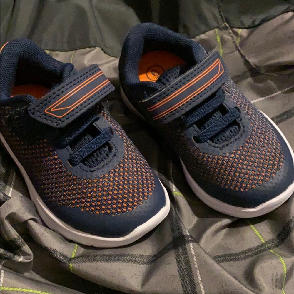Cat & Jack size 6 toddler shoes